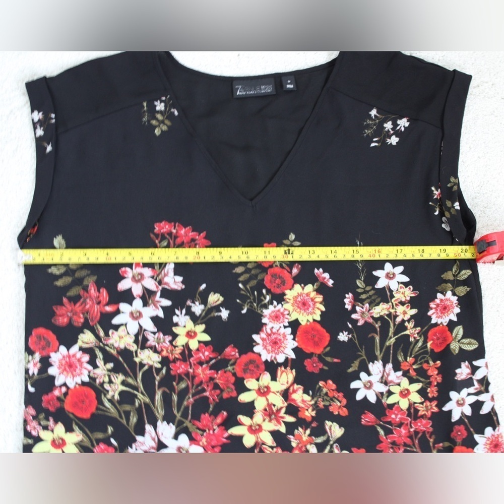 New York & Co. 7th Avenue Floral Print Cap Short Sleeve Women’s Blouse Medium - Picture 4 of 8